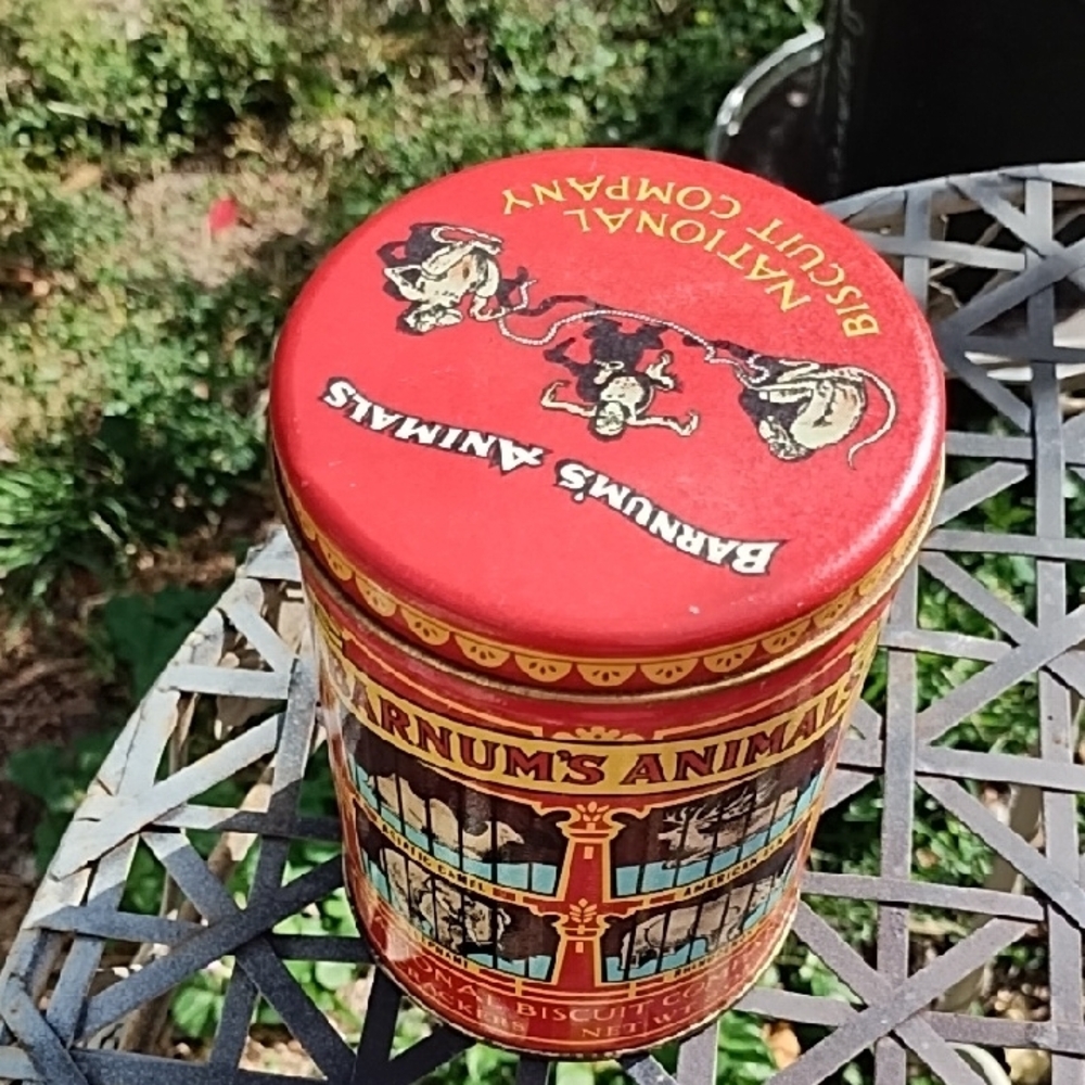 Barnum's Animals Biscuit Tin